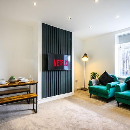 Home In West Yorkshire, Close To Leeds City Center, Sleeps 3! Batley Buitenkant foto