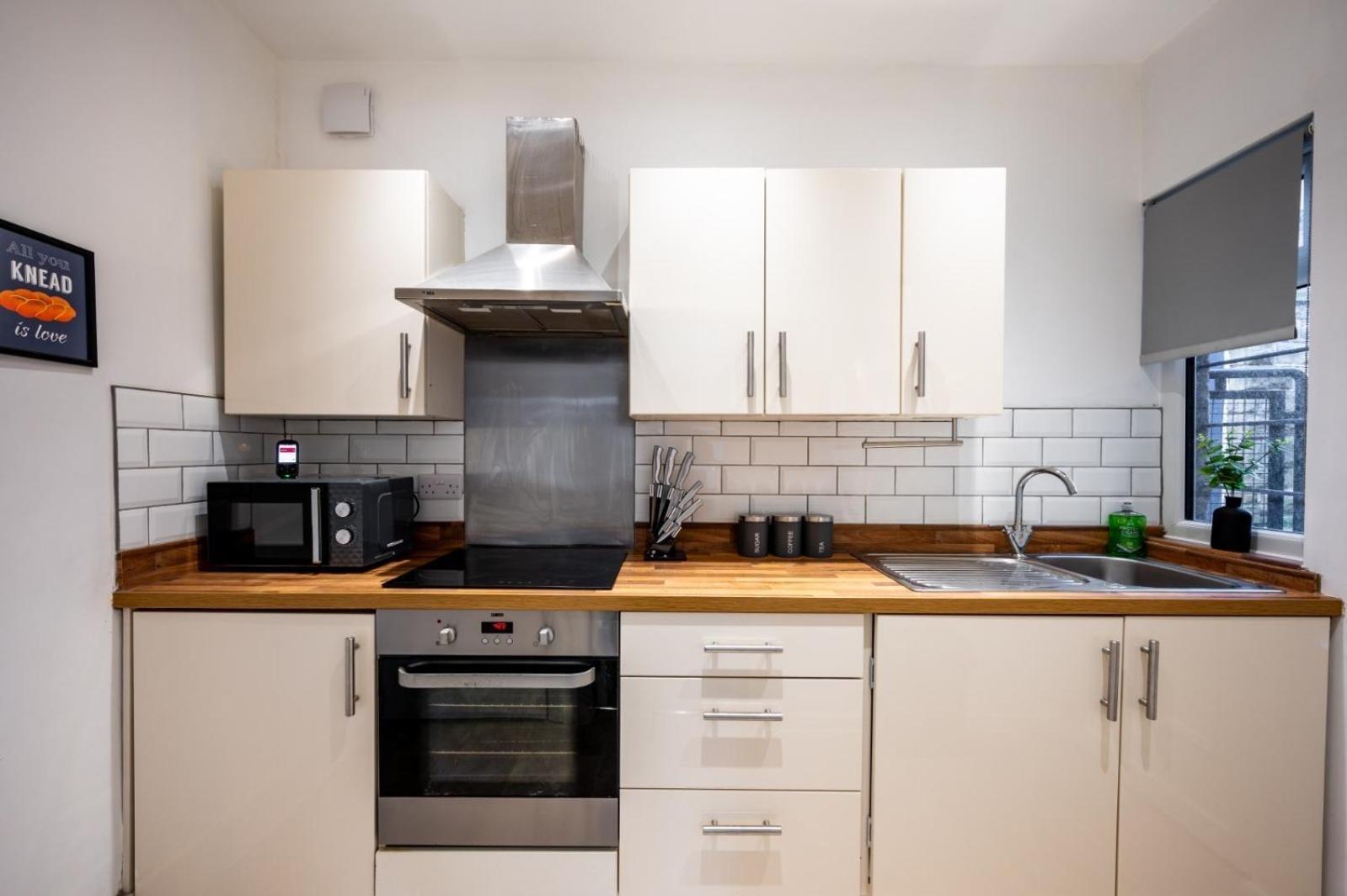 Home In West Yorkshire, Close To Leeds City Center, Sleeps 3! Batley Buitenkant foto