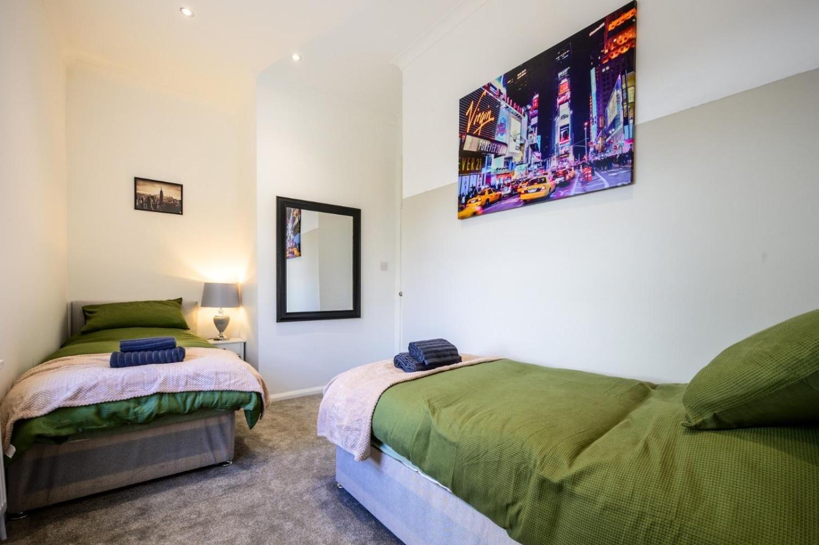 Home In West Yorkshire, Close To Leeds City Center, Sleeps 3! Batley Buitenkant foto