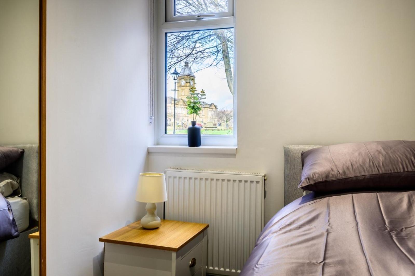 Home In West Yorkshire, Close To Leeds City Center, Sleeps 3! Batley Buitenkant foto